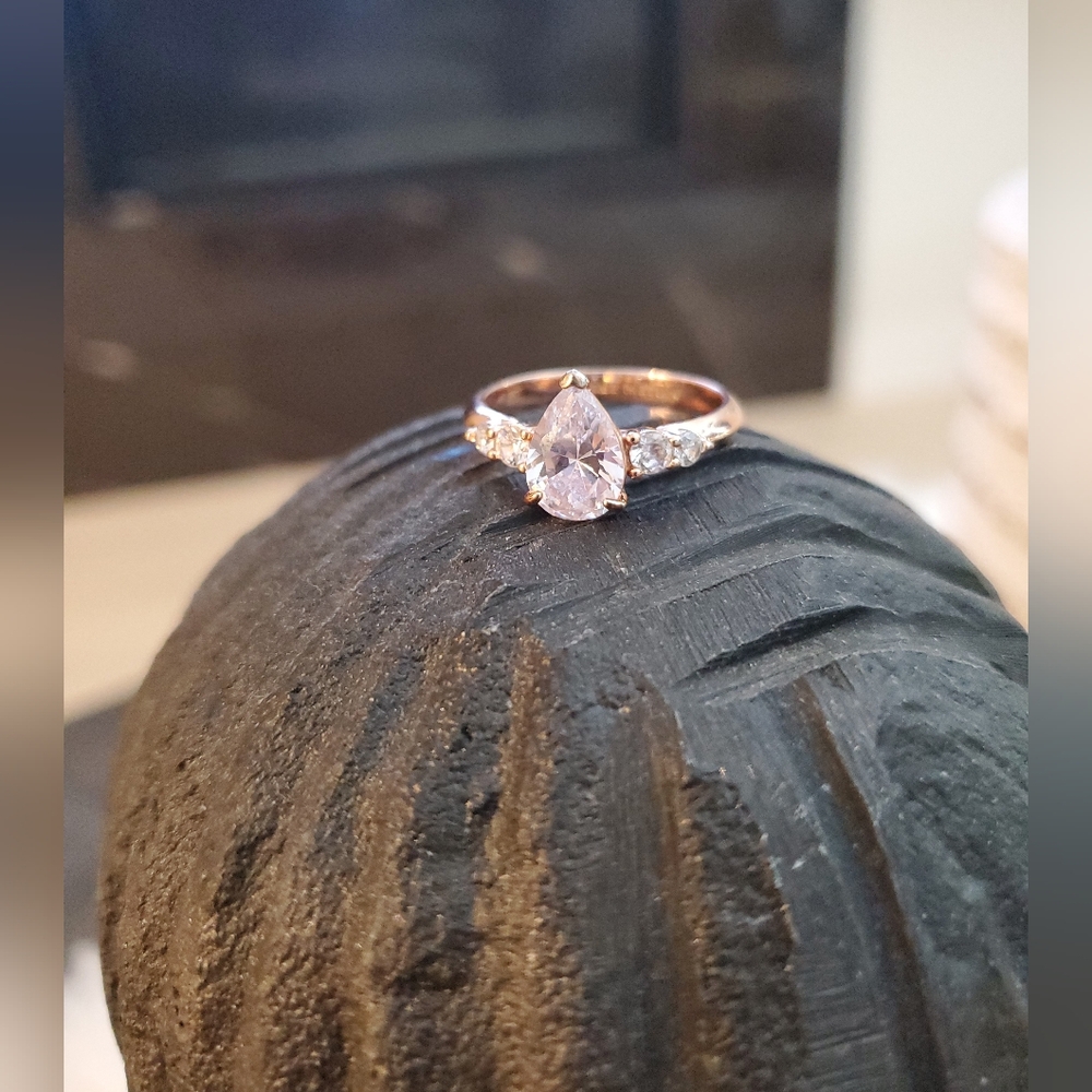 Show Stopper-Rose Gold & Clear Crystal Teardrop Ring, Like New Sz.7